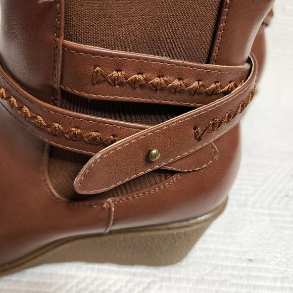 Cloudwalkers by Avenue brown booties. Women's size 10W. - Picture 10 of 14